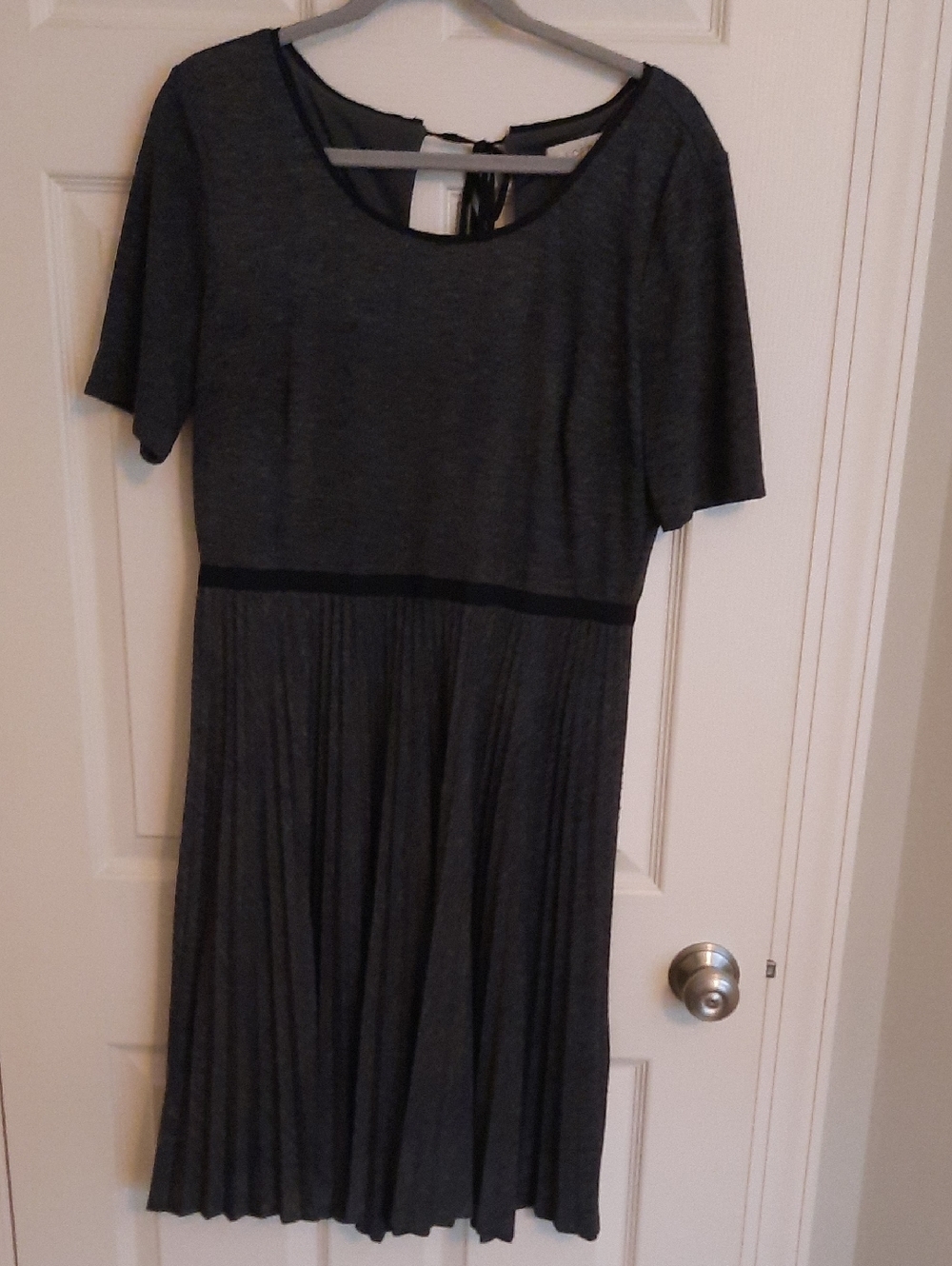 LOFT Dark Gray Pleated Short-Sleeve Dress